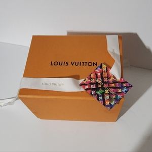 Louis Vuitton Perfume box with gift cards. Authentic.